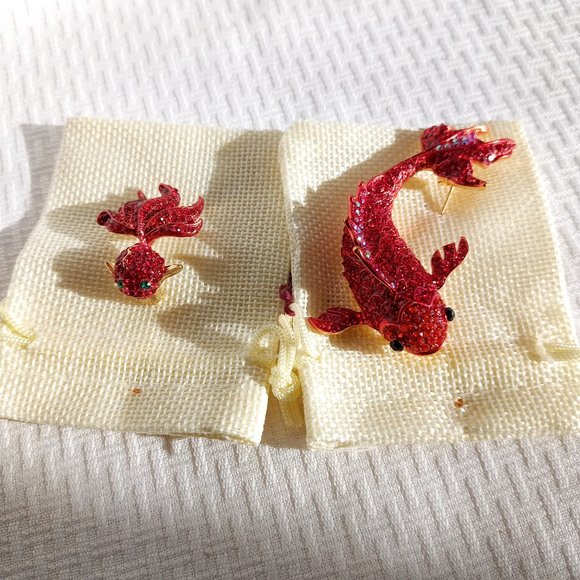 Mother & Baby Goldfish rhinestone Broach Pins - Picture 5 of 5